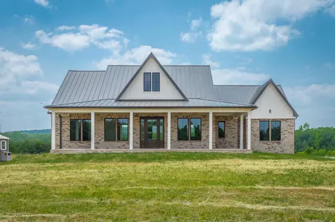 157 Halls Farm Ln, Pikeville, TN 37367