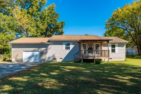 702 Henderson Ave, Rossville, GA 30741