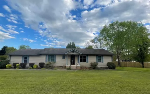 10550 Hunter Trace Dr, Soddy Daisy, TN 37379
