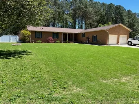 208 Meadowbrook Ln, Lafayette, GA 30728