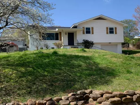8913 Wooten Rd, Chattanooga, TN 37416
