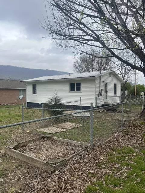 342 E Spring St, Whitwell, TN 37397 photo 2