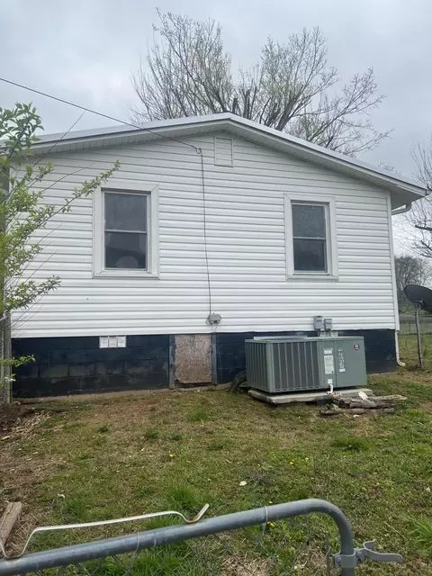 342 E Spring St, Whitwell, TN 37397 photo 4