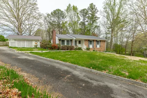 1705 NW Ross Ct, Dalton, GA 30721