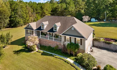93 Young Hill Dr, Chickamauga, GA 30707