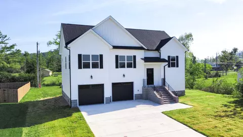 8007 Holly Hills Dr, Chattanooga, TN 37421