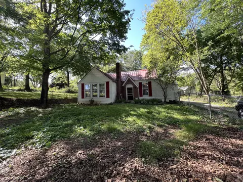 310 W College St, Athens, TN 37303