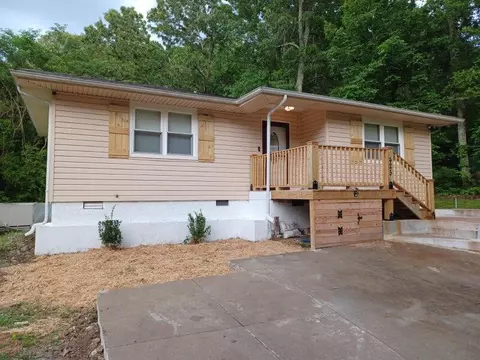 425 S Washington St, Rossville, GA 30741