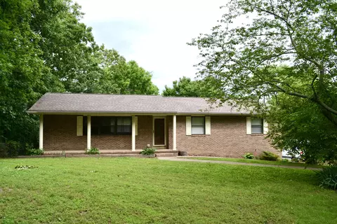 906 Greenhill Dr, Rossville, GA 30741