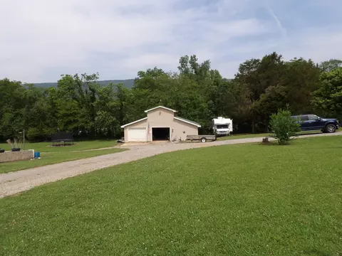 561 Main St, Pikeville, TN 37367