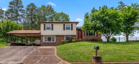 8976 Chelsea Ln, Hixson, TN 37343