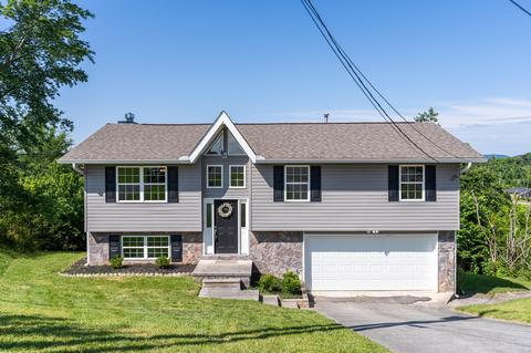 7821 Stonehenge Dr, Chattanooga, TN 37421 - Movoto.com