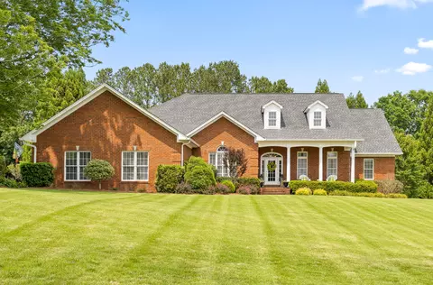 3204 NW Bluff Dr, Cleveland, TN 37312