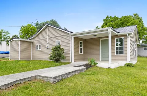 927 Blossom Ln, Rossville, GA 30741