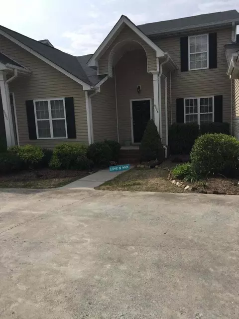 9084 Haileys Pond Dr, Ooltewah, TN 37363