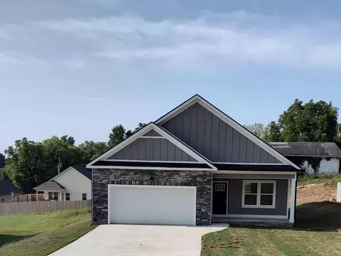 79 6th St, Rossville, GA 30741