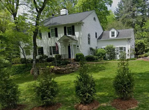 800 Fleetwood Drive Dr, Lookout Mountain, TN 37350