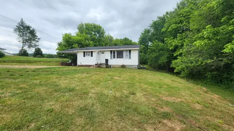 172 7th St, Tracy City, TN 37387