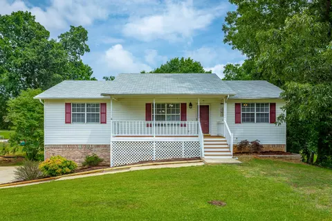 605 Gunpowder Ln, Soddy Daisy, TN 37379