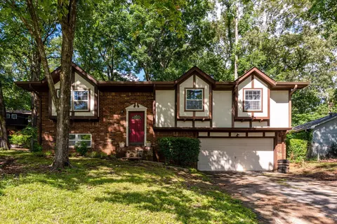 7853 Huntington Forest Dr, Hixson, TN 37343