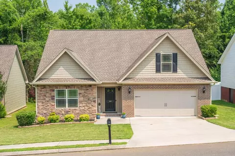 3062 NE Pin Oaks Cir, Cleveland, TN 37323