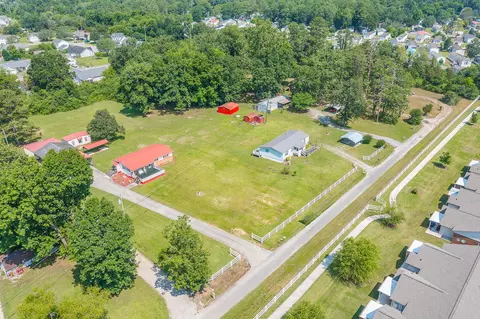 235 Aviation Dr, Rossville, GA 30741