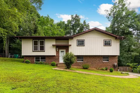 811 N Valleywood Cir, Hixson, TN 37343