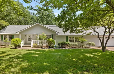 1604 Hollister Rd, Signal Mountain, TN 37377