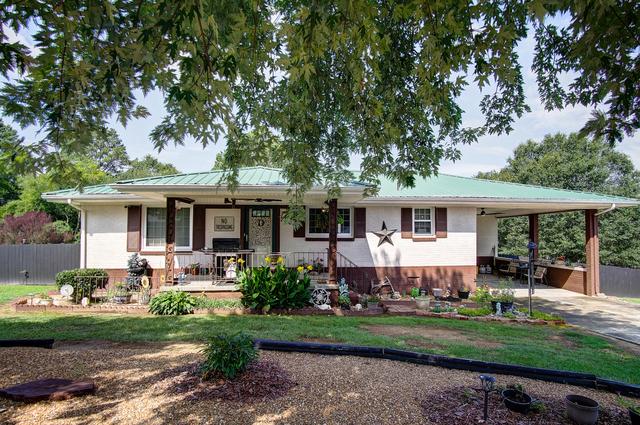 200 Davis Dr, Calhoun, GA 30701 | 62 Photos | MLS #1376265 - Movoto