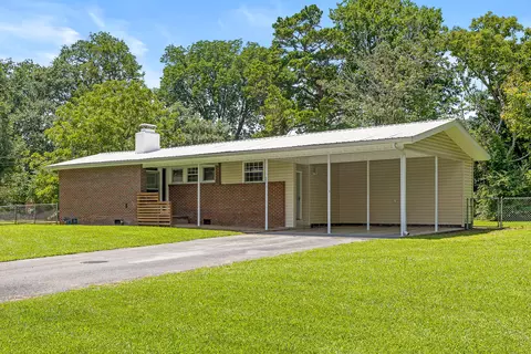 565 Poplar St, Trenton, GA 30752