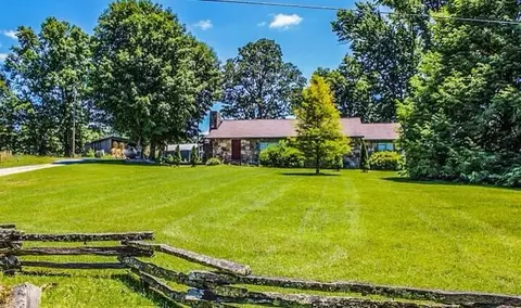 210 Old Grandview Hwy, Grandview, TN 37337