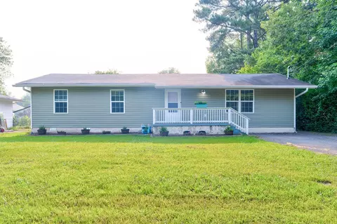 1310 W Sherry Dr, Rossville, GA 30741