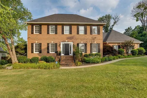 6105 Turtle Pointe Dr, Hixson, TN 37343