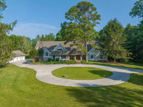 727 Olsen Ave, Signal Mountain, TN 37377