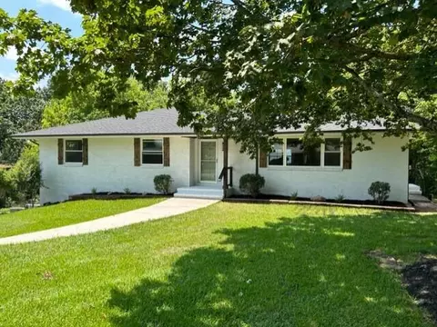 957 Crestridge Dr, Rossville, GA 30741