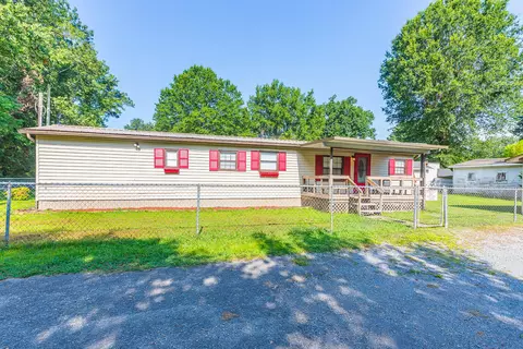 608 Union Ave, Rossville, GA 30741