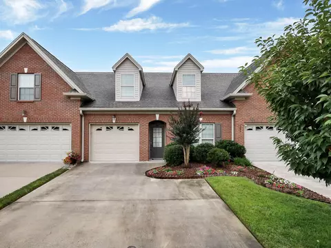 933 Lenox Cove Pl, Hixson, TN 37343