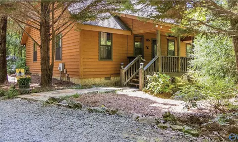 522 River Ln, Mentone, AL 35984
