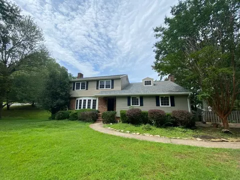 1101 Applewood Cir, Signal Mountain, TN 37377