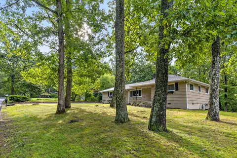 128 Norvell Dr, Signal Mountain, TN 37377