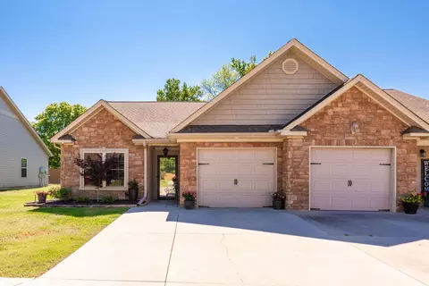 15 Sunset Cove Dr, Rossville, GA 30741