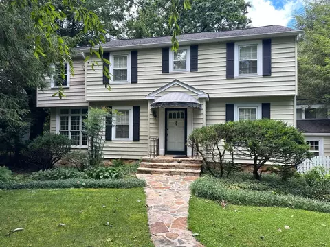 812 Lee Ave, Lookout Mountain, TN 37350