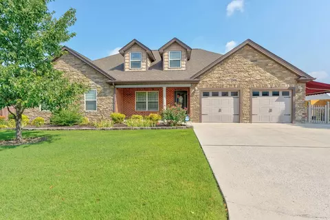 174 Honeyberry Ln, Rossville, GA 30741