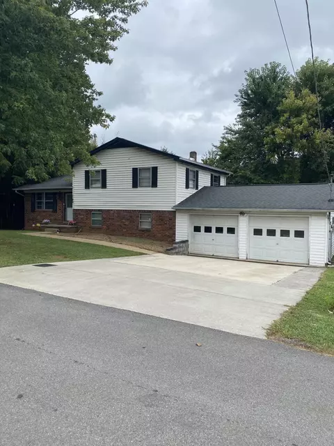 1108 SW Hedgeview Way, Cleveland, TN 37311