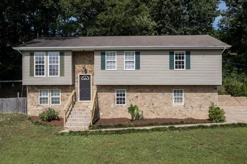 953 Skyline Dr, Rossville, GA 30741