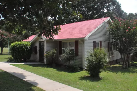 822 Dr Lee Ave, Bridgeport, AL 35740