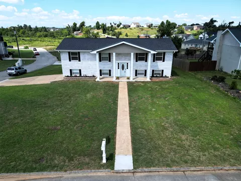 8108 Holly Crest Dr, Chattanooga, TN 37421