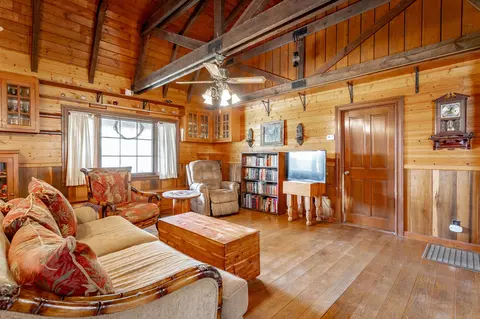 Living - 22 Walnut St, Kimball, TN 37347 photo 3 of 6