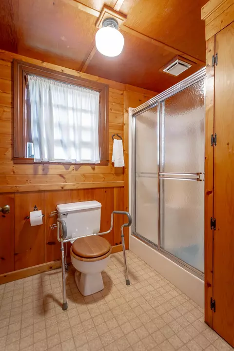 Bath - 22 Walnut St, Kimball, TN 37347 photo 1 of 4