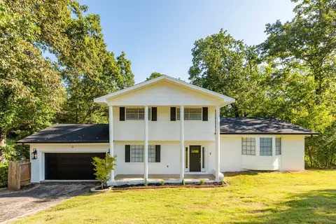 521 Briar Park Ln, Hixson, TN 37343